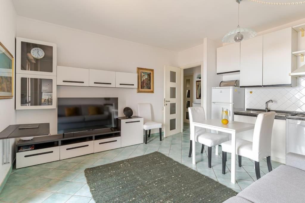 Thekeystudio, La Casa Del Mare Azzurro With Seaview Ventimiglia Luaran gambar
