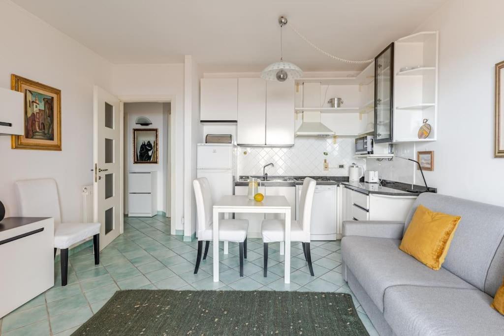 Thekeystudio, La Casa Del Mare Azzurro With Seaview Ventimiglia Luaran gambar