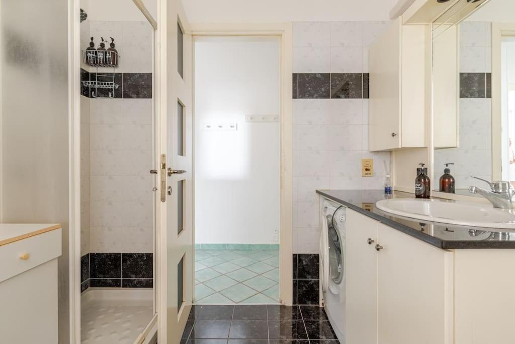 Thekeystudio, La Casa Del Mare Azzurro With Seaview Ventimiglia Luaran gambar